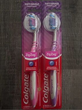 💞 New Set of 2 Colgate Zig Zag Soft Full Size Toothbrushes